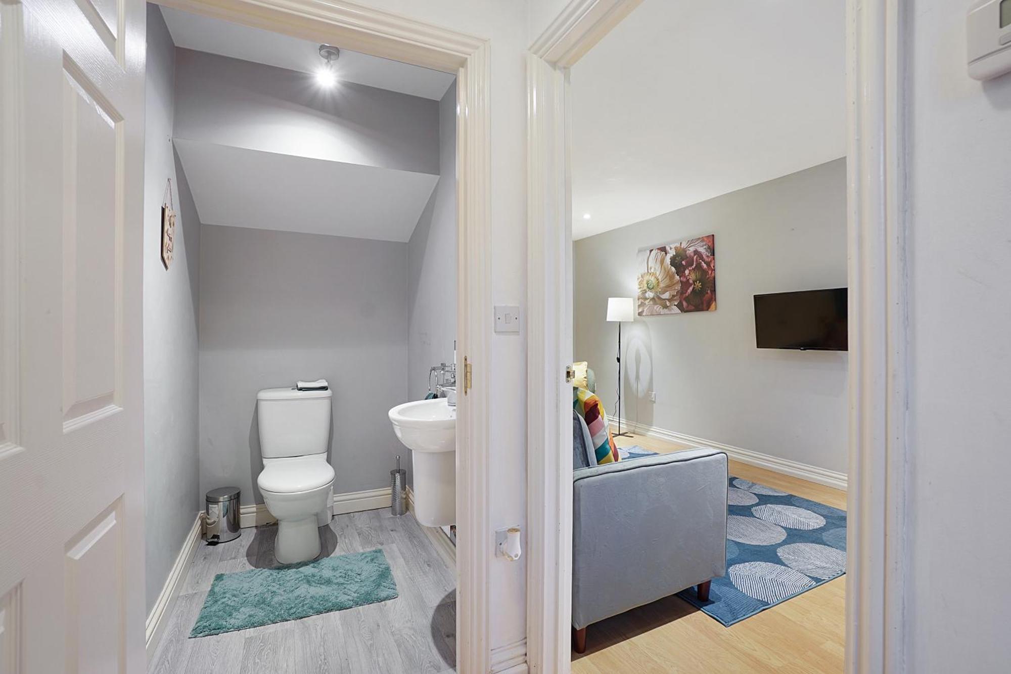 Comfortable Stylish Townhouse In Ashford Sleeps 5 Netflix 2 Parking Spaces Perfect For Contractors And Families Екстериор снимка